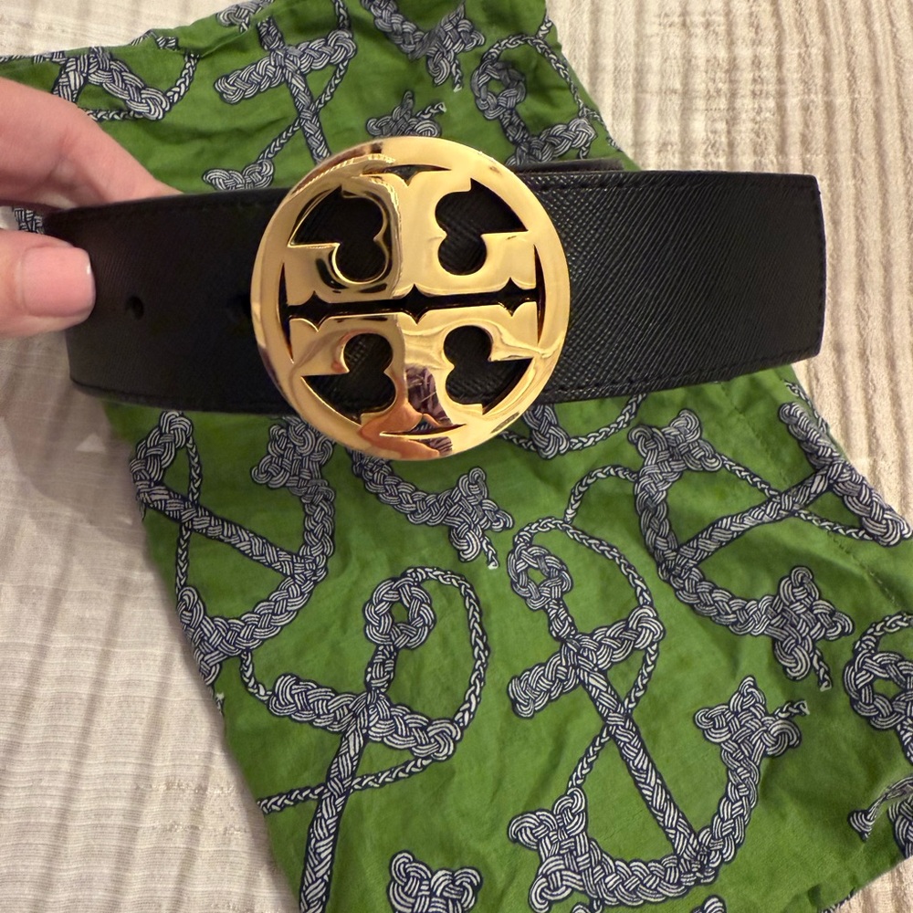 Tory Burch 1 inch Reversible Black/Brown Belt with Gold TB logo Buckle - Picture 2 of 6